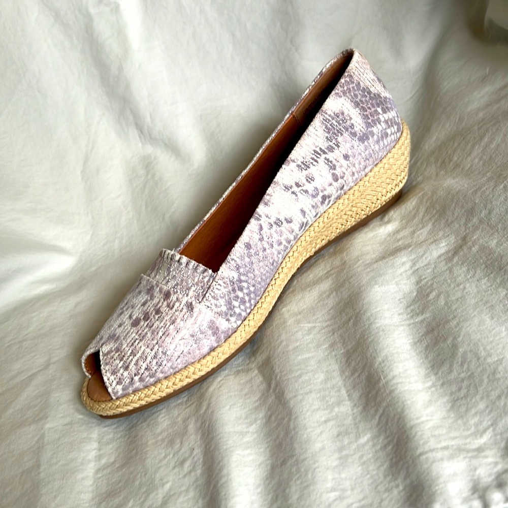 Dress shoes
